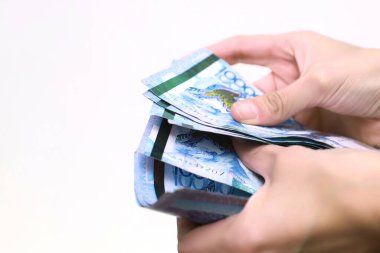 Kazakistan 'ın ulusal para birimi kadınların elinde.