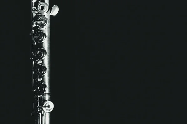 Flauta clássica em fundo preto com espaço de cópia — Fotografia de Stock