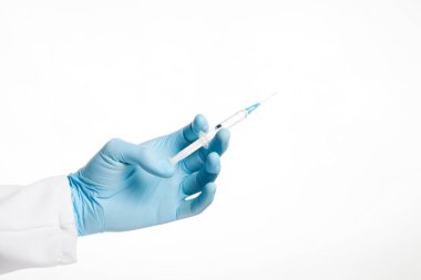 Beyaz arkaplanda mavi eldiven ve şırınga var.