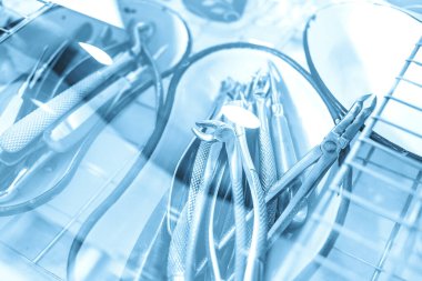 Diş Hekimliği Bürosu 'nda dişçi aletleri. Diş el araçları arka plan.