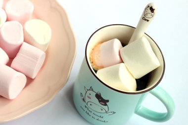 şekerleme ve bir fincan kahve