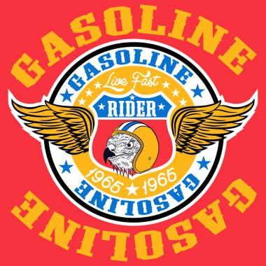 Kasklı şahin motosiklet stili ve metin benzini sürücüsü kırmızı arka plan