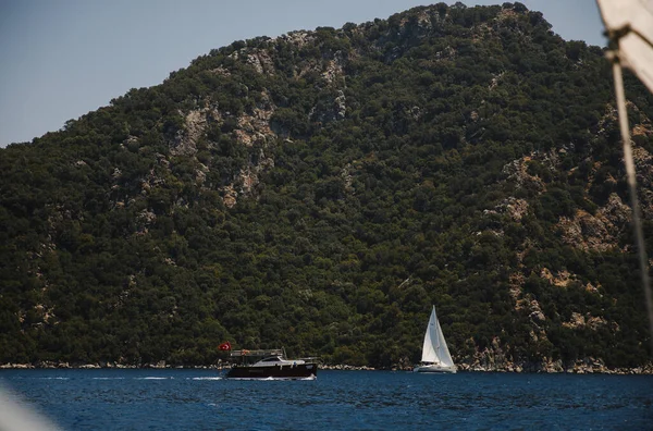 Plachetnice Středozemním Moři Blízkosti Turecka Marmaris Přístavu Modrý Oceán Neuvěřitelný — Stock fotografie
