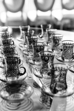 şık pahalı ve lüks düğün dekoru, çiçekler, pasta, şenlik resepsiyonu