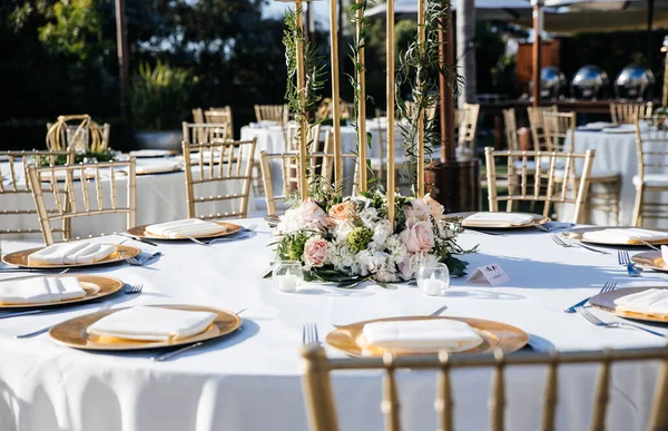 Stilvolle Teure Und Luxuriöse Hochzeitsdekoration Blumen Kuchen Festlicher Empfang — Stockfoto