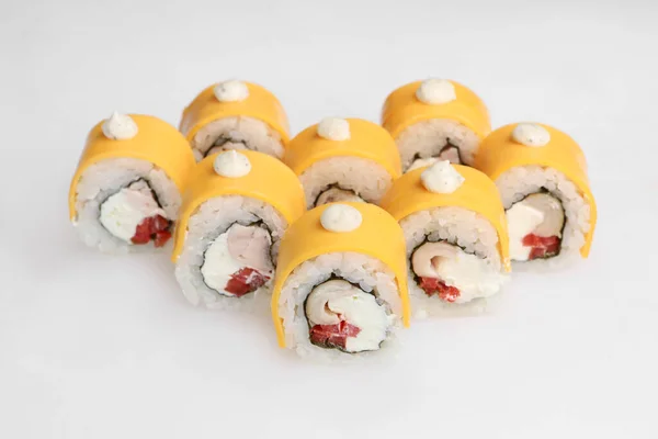 Pyszne sushi do menu na białym tle — Zdjęcie stockowe