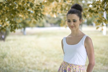 güzel kızı güzel bir yer