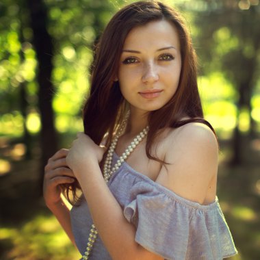 güzel kızı güzel bir yer