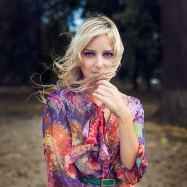 güzel kızı güzel bir yer