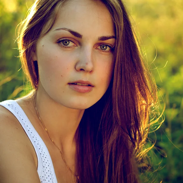 Menina bonita no parque — Fotografia de Stock