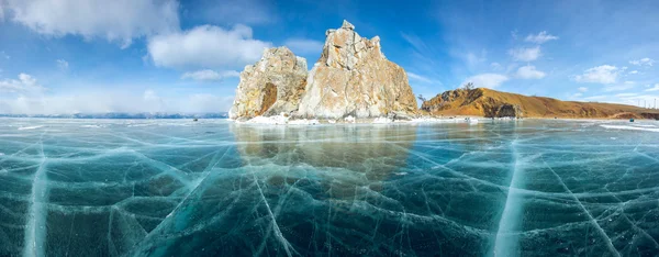 Es dan bebatuan di danau Baikal Stok Foto Bebas Royalti