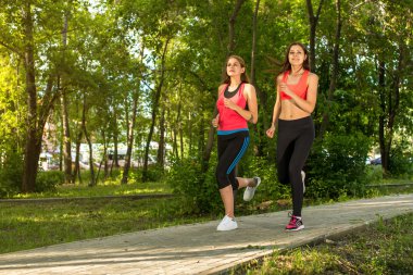 Sportif kadınları Park'ta jogging