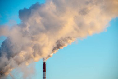 Çevre kirliliği ve fabrikaların bacasından atmosfere karbondioksit salınımı nedeniyle küresel ısınma sorunu