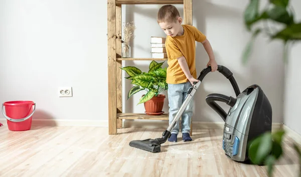 Little Child Helps His Parents Housework Cleaning Floor Using Vacuum — Stock Photo, Image