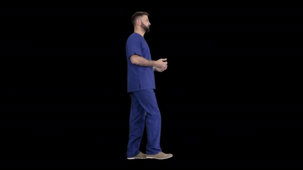 Άντρας γιατρός χειρουργός μιλάει ενώ περπατάτε, Alpha Channel — Αρχείο Βίντεο