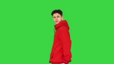 Havalı adam Yeşil Ekran, Chroma Key 'de break dans savaşına çağırıyor..