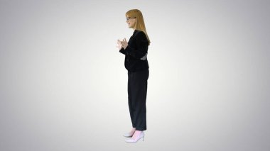 Gülümseyen iş kadını Gradien 'de duygusal bir şey anlatıyor.