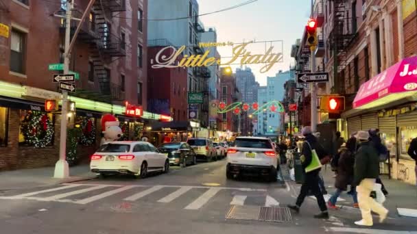 New York. December 27 2019. Little Italy neighborhood on a Christmas time, Manhattan, New York City, USA — Stock Video