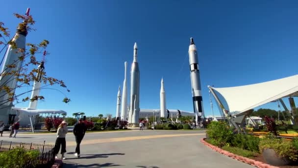 Florida. 5. ledna2020. Kennedy Space Center Rocket Garden, Cape Canaveral, Florida, USA — Stock video