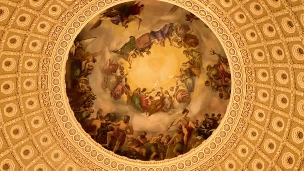 Washington. 29. Dezember 2019. Die Apotheose von Washington Fresko in der Rotunde des Kapitols der Vereinigten Staaten. — Stockvideo