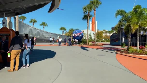 Φλόριντα. 5 Ιανουαρίου 2020. Kennedy Space Center Visitors Complex, Κέντρο Επισκεπτών και Γραφείο Εισιτηρίων, Ακρωτήριο Κανάβεραλ, Φλόριντα, ΗΠΑ — Αρχείο Βίντεο