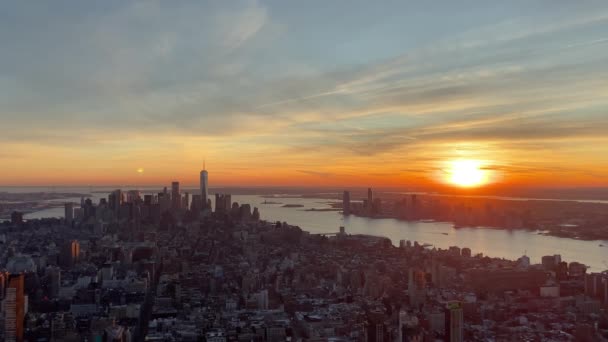 Bellissimo tramonto su New York, vista dal tetto — Video Stock