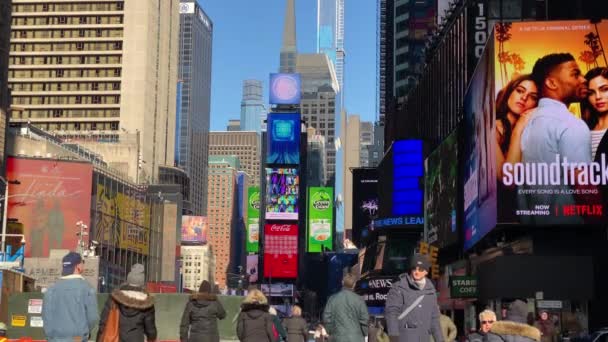 ニューヨークだ。2019年12月27日。アメリカ合衆国ニューヨーク市12月の忙しいタイムズ・スクエア — ストック動画