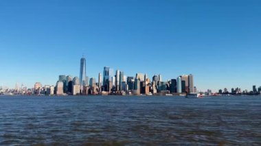 Güneşli bir kış gününde New York silueti, ABD