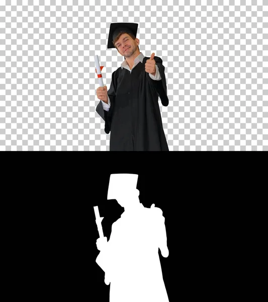 Feliz estudiante masculino en bata de graduación posando con su diploma an —  Fotos de Stock