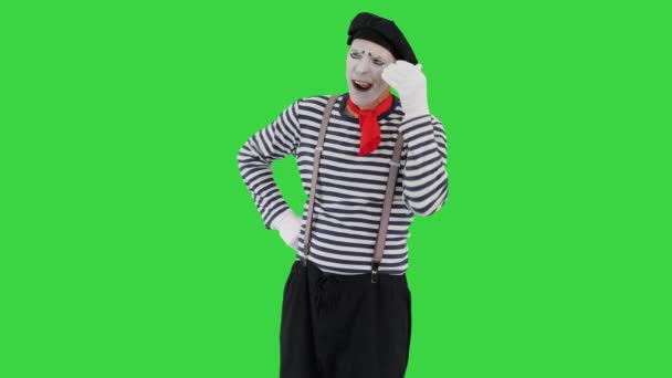 Mime fala no telefone invisível em uma tela verde, Chroma Key. — Vídeo de Stock