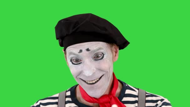Mime in white gloves performs something on a Green Screen, Chroma Key. — Stock Video