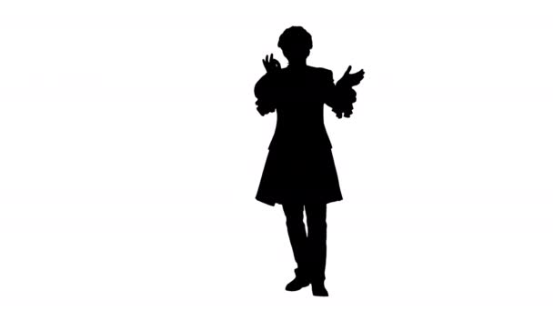 Silhouette Man vestido como Mozart dirigiendo expresivamente mientras mira a la cámara. — Vídeos de Stock