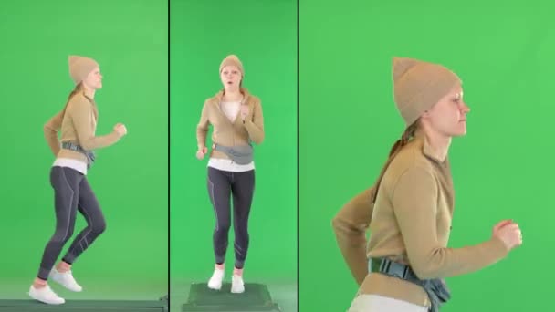 Sportig europeisk flicka körs i en gata stil outfit på en grön skärm, Chroma Key. — Stockvideo