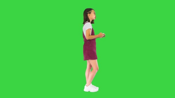 Menina gamer jogar videogame em uma tela verde, Chroma Key. — Vídeo de Stock