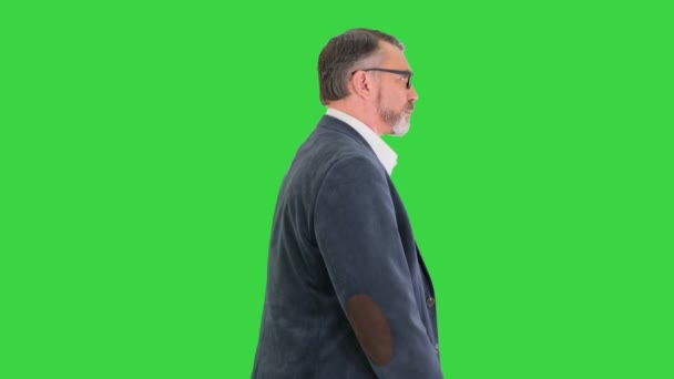 Senior business man walking forward on a Green Screen, Chroma Key. — Stock video