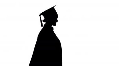 Mezuniyet cüppeli gülümseyen bayan öğrenci diplomasıyla yürüyor..