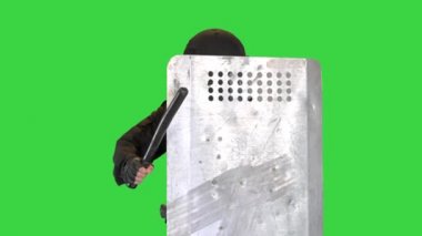 Çevik kuvvet, yeşil ekran Chroma Key 'e kalkan ve sopayla ilerliyor..
