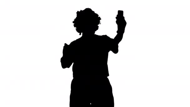 Silhouette Clown prendre selfie avec son téléphone. — Video