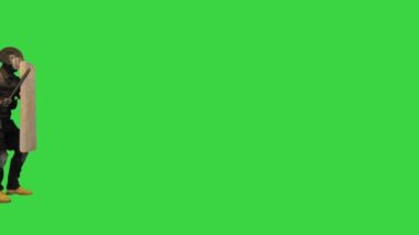 Çevik kuvvet kalkanları havada Yeşil Ekran, Chroma Key 'de yürüyorlar..