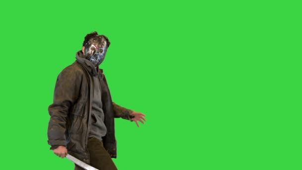 Джейсон Вурхис смотрит в камеру и машет мачете на зеленом экране, Chroma Key. — стоковое видео