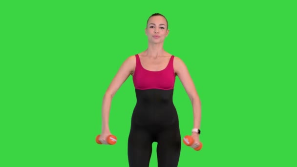 Model fitness z hantlami na zielonym ekranie, Chroma Key. — Wideo stockowe