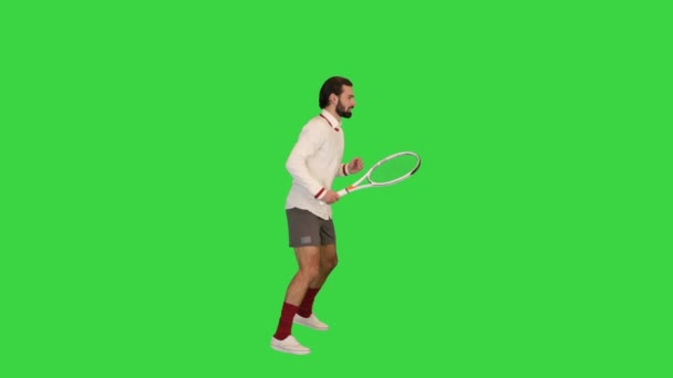 Jovem imitando jogo de tênis em uma tela verde, Chroma Key. — Vídeo de Stock