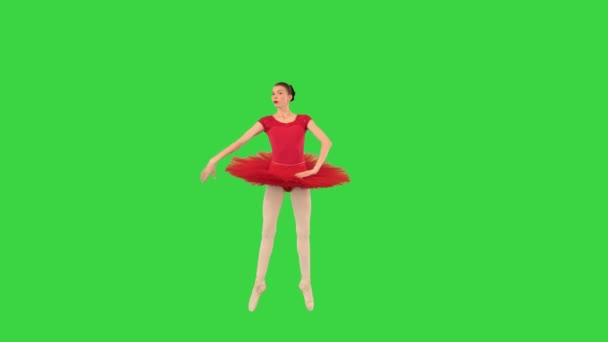 Молодая балерина в красных балетных пачках и пуантах, танцующая на зеленом экране, Chroma Key. — стоковое видео