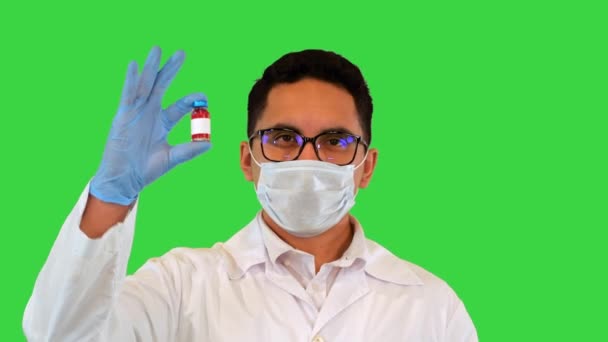 Virologist shows a developed COVID-19 vaccine on a Green Screen, Chroma Key. — Stock Video