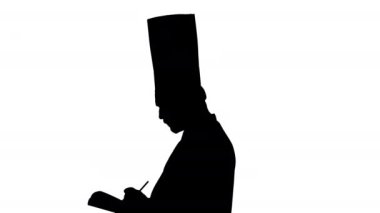 Siluet erkek aşçı notlar alıyor..