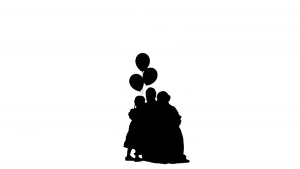 Silhouette Famiglia, concetto di vacanza - i genitori fanno un regalo alla bambina felice. — Video Stock