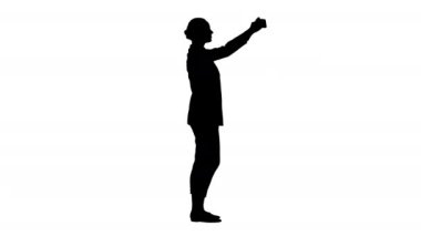 Siluet Genç güzel iş kızı selfie çekiyor.