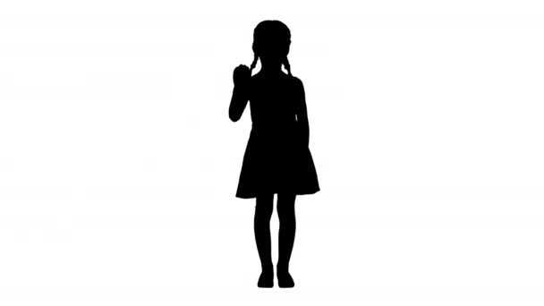 Silhouette Bella bruna bambina in abito a pois che saluta la fotocamera. — Video Stock