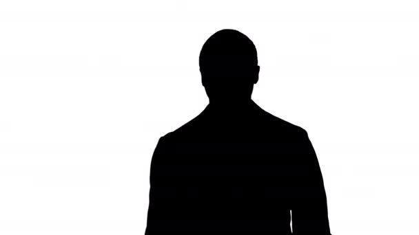Silhouet Betrouwbare zwarte zakenman in pak lopend. — Stockvideo