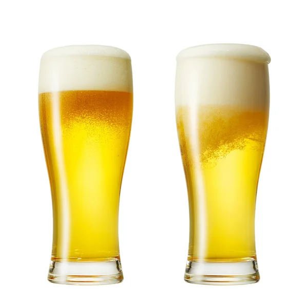 Пиво ізольовано на білому — стокове фото